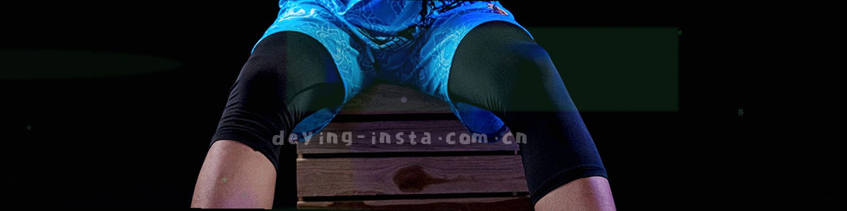 深绿与金色交织的几何纹理